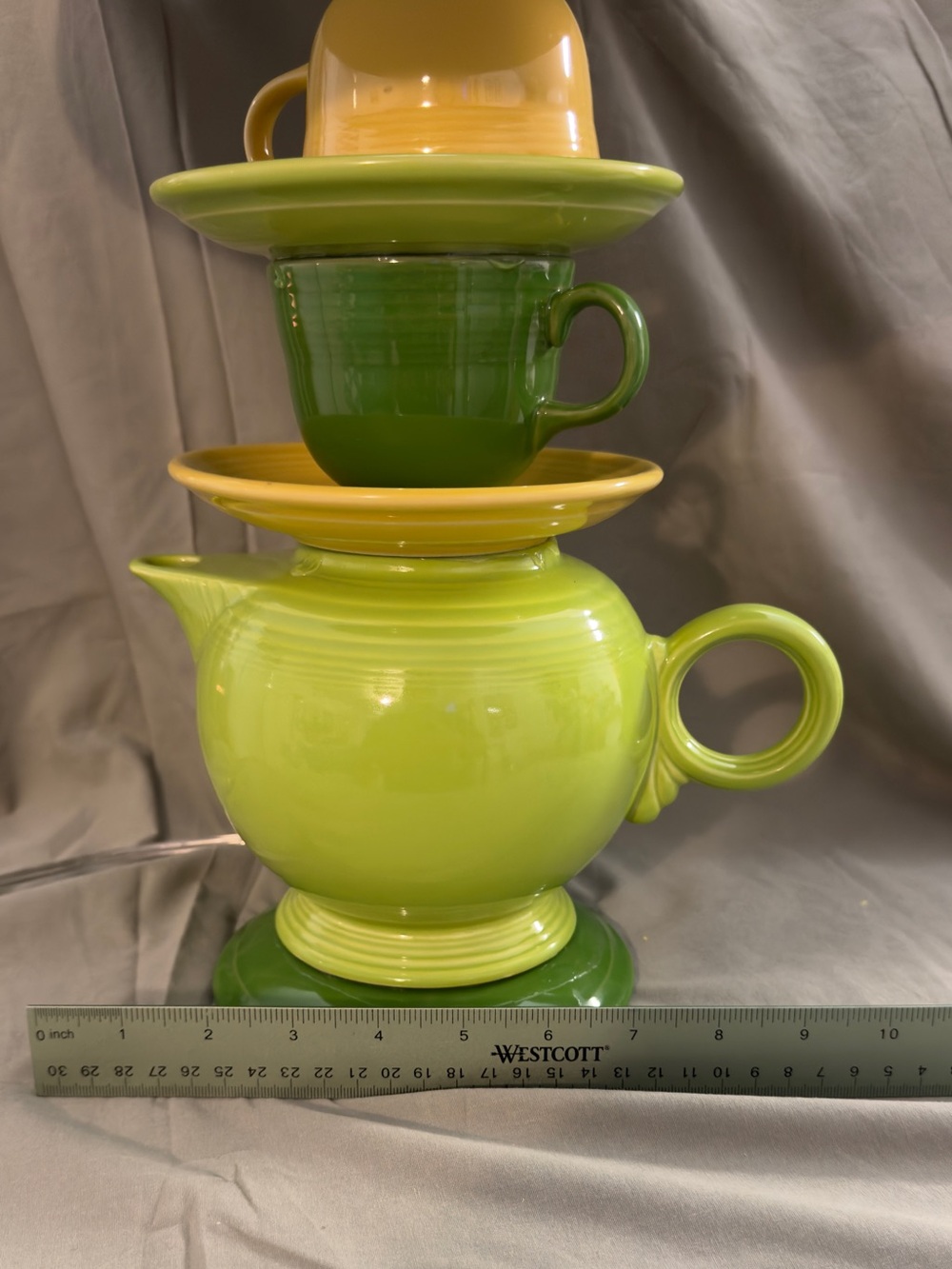 Handmade, one-of-a-kind Fiestaware teapot lamp - Picture 4 of 6